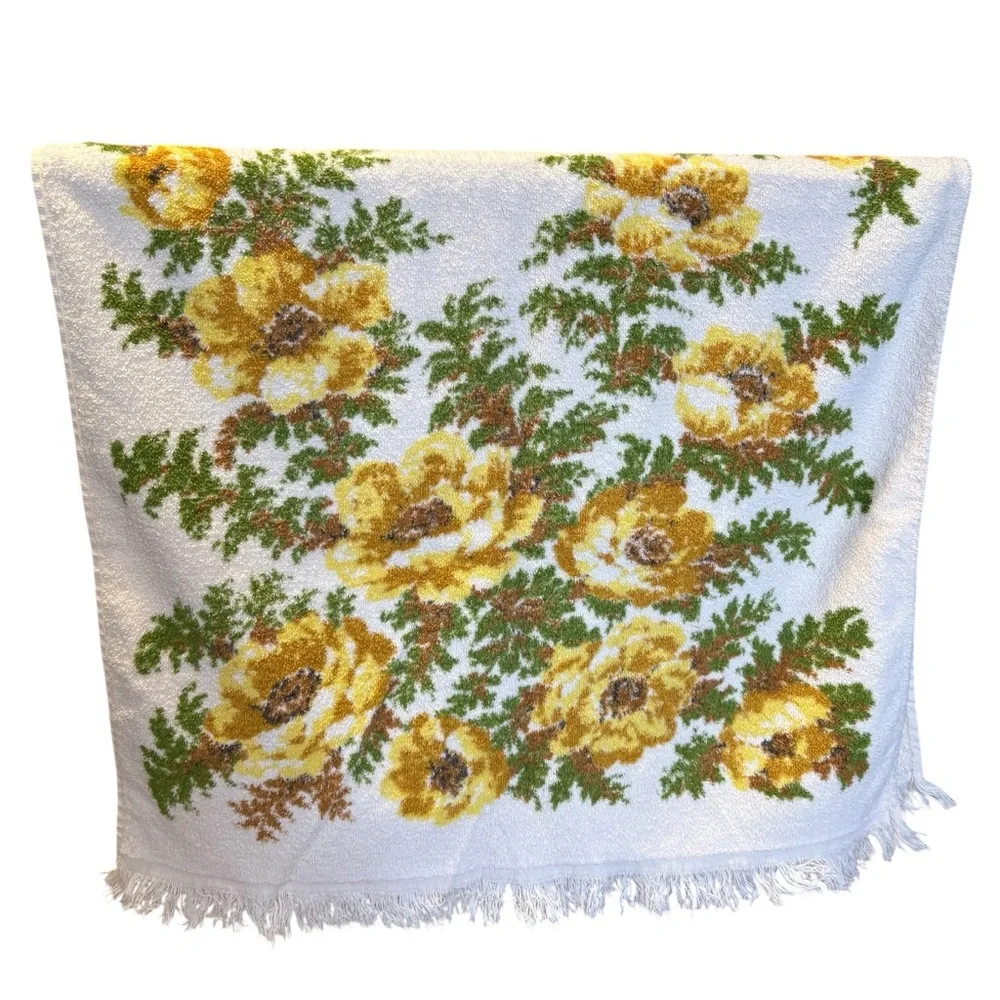 Vintage 70s Yellow Floral Fringed Bath Towel